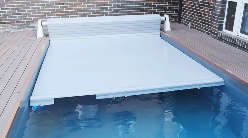 Does A Pool Heat Up Faster With The Solar Pool Cover On
